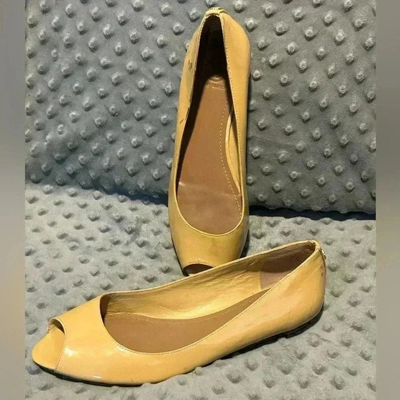 Tori Burch Cornelia patent leather peep toe flats in Iced Latte (nude beige)Sz 9 - Picture 1 of 8